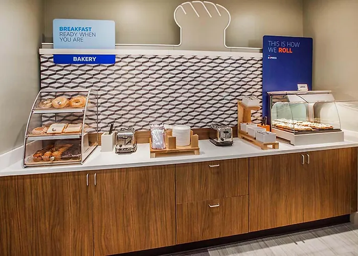 Отель Express & Zurich-barrington By Ihg