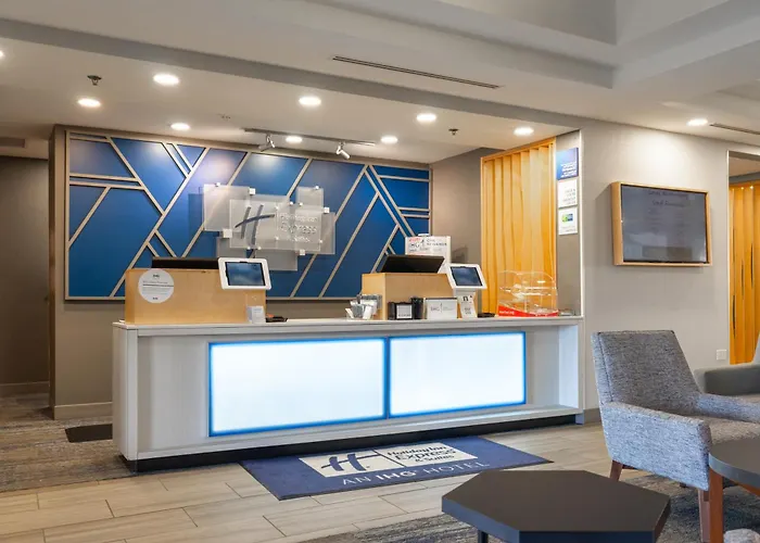 Отель Express & Zurich-barrington By Ihg Lake Zurich