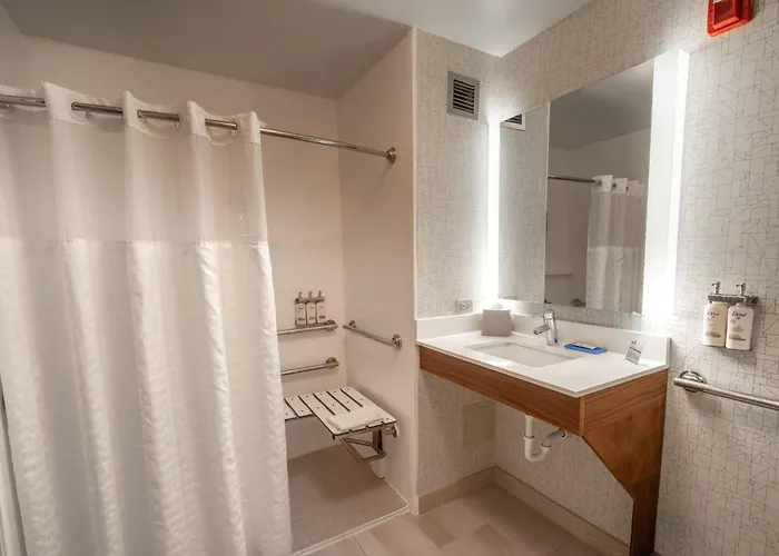 Express & Zurich-barrington By Ihg Lake Zurich