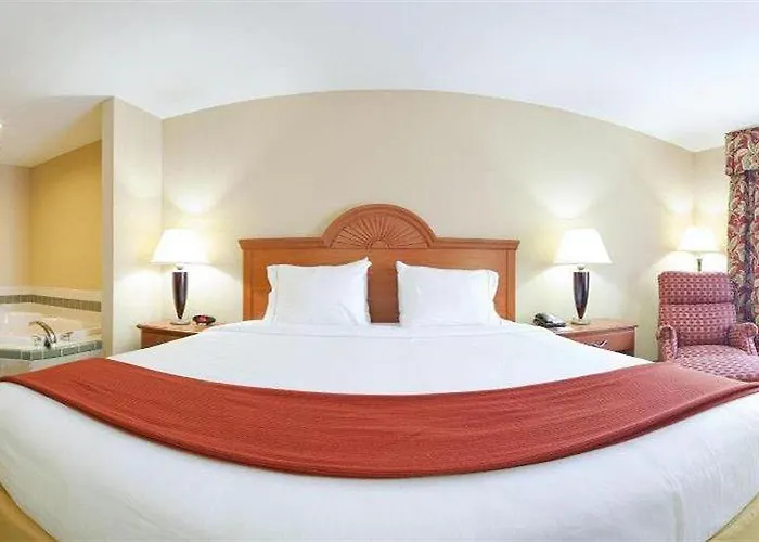 Отель Express & Zurich-barrington By Ihg Lake Zurich